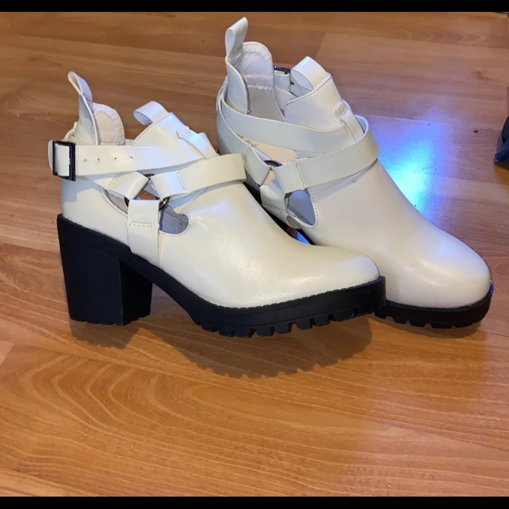 Wild Diva white and black chunky heel/boot